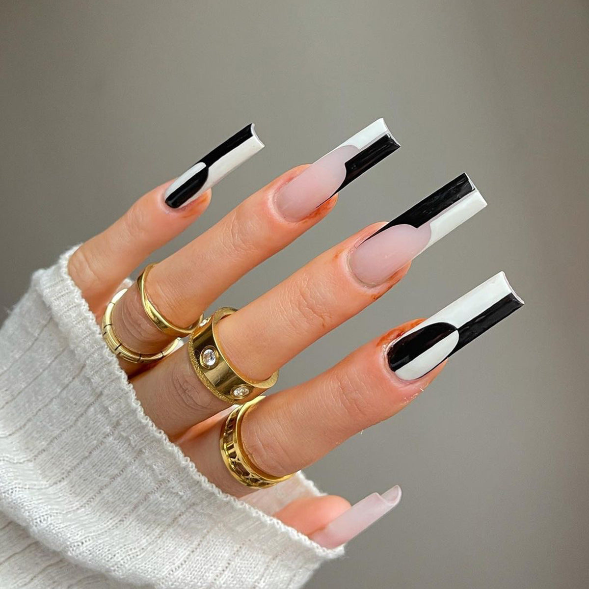 black and white nails - Nordic Beauty